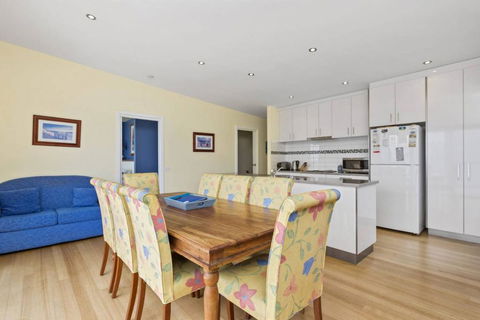 SEA SPECTACULAR - Seconds From The Beach! - Kalgoorlie Accommodation 3