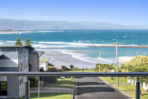 SEA SPECTACULAR - Seconds From The Beach! - Kalgoorlie Accommodation 0