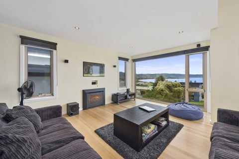SEA SPECTACULAR - Seconds From The Beach! - Kalgoorlie Accommodation 2