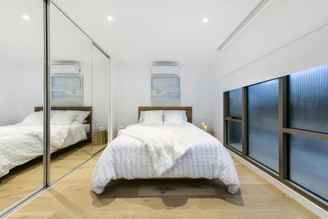 SEA TEMPLE - MORNINGTON - Kalgoorlie Accommodation 0