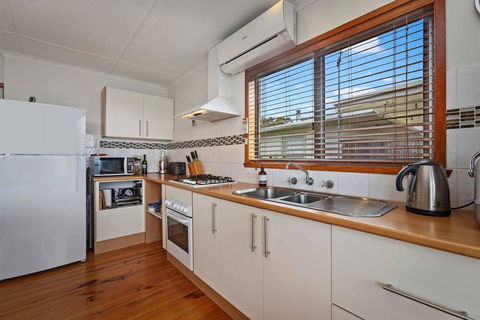 SEA URCHIN - Beautiful Skenes Creek Home - Kalgoorlie Accommodation 3
