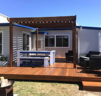 Shellharbour Beach Cottage - walk onto Patrolled beach with flags in summer - Kalgoorlie Accommodation