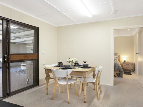 Silky Oak Cottage - Cosy With Country Views - Kalgoorlie Accommodation 3