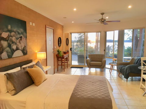 SilverWaters Waterfront Accommodation - Kalgoorlie Accommodation 1