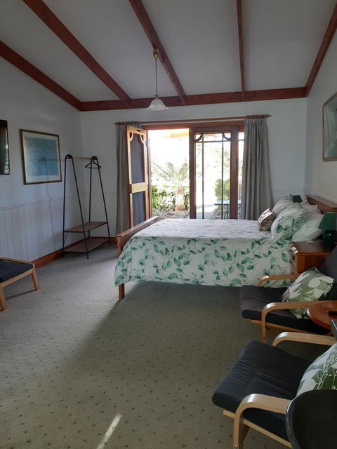 Sleepy Hollow Hideout (Hidout 2) - Kalgoorlie Accommodation 2