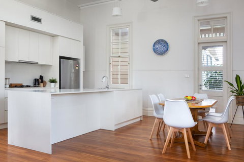 Spacious 2-bed, 2-bath Home With Parking And Balcony - Kalgoorlie Accommodation 1