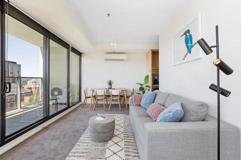 Spacious And Sunny Modern Apartment With City View - Kalgoorlie Accommodation 1