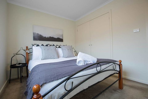 Spacious Lovely 5Beds Home@Point Cook - Kalgoorlie Accommodation 2