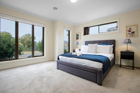 Spacious Lovely 5Beds Home@Point Cook - Kalgoorlie Accommodation 1