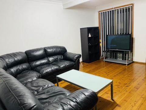Spacious Townhouse In Wollongong - Kalgoorlie Accommodation 1