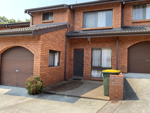 Spacious Townhouse In Wollongong - Kalgoorlie Accommodation 3
