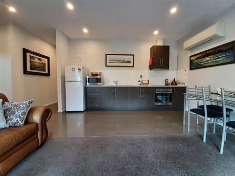 Spring Beach Garden Retreat - Kalgoorlie Accommodation 2