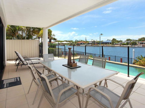 St Lucia 11 - 4 BDRM Canal Home With Pool - Kalgoorlie Accommodation 0