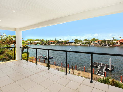St Lucia 11 - 4 BDRM Canal Home With Pool - Kalgoorlie Accommodation 3