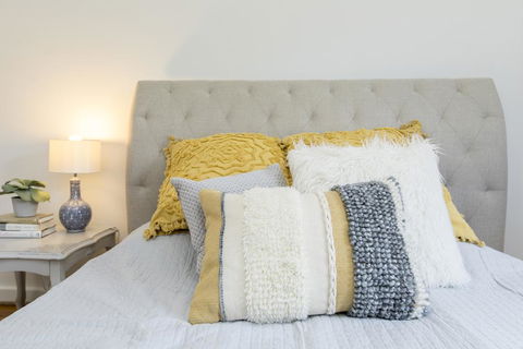 Stay At Meurant Wagga - Kalgoorlie Accommodation 1