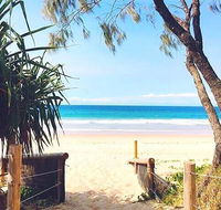 Steps from Mudjimba Beach 3 BR Apt Sunshine Coast with WIFIPoolParking