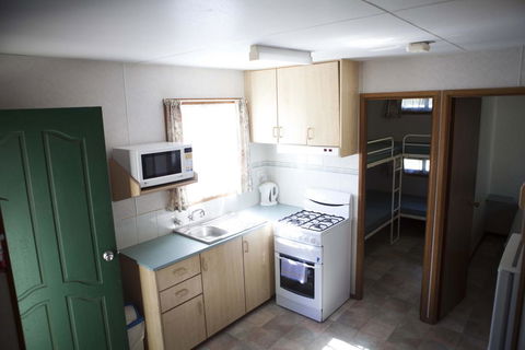 Strayleaves Caravan Park - Kalgoorlie Accommodation 3