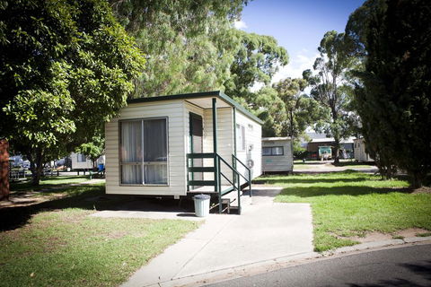 Strayleaves Caravan Park - Kalgoorlie Accommodation 1