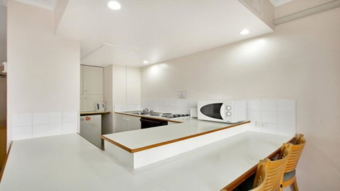 Studio With Balcony At College St - Kalgoorlie Accommodation 1