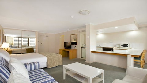 Studio With Balcony At College St - Kalgoorlie Accommodation 0