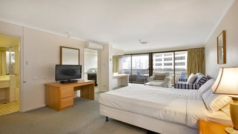 Studio With Balcony At College St - Kalgoorlie Accommodation 2