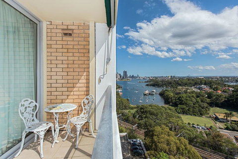 Stunning Harbour View Home! - Kalgoorlie Accommodation 1