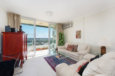 Stunning Harbour View Home! - Kalgoorlie Accommodation 0