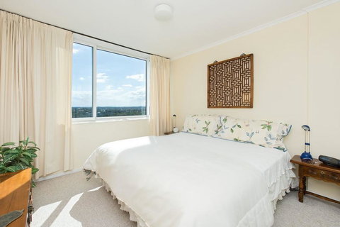 Stunning Harbour View Home! - Kalgoorlie Accommodation 2