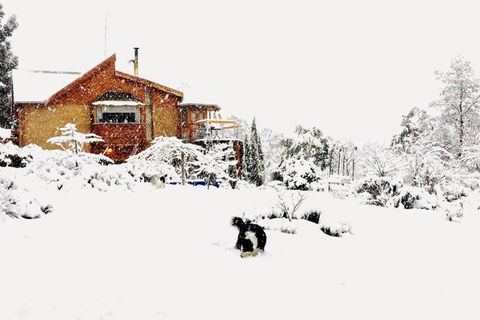 STUNNING HOME WITH AMAZING VIEWS - Just 20 Mins To The City And Only 10 To MONA! - Kalgoorlie Accommodation 0