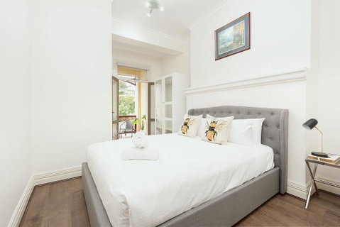 STUNNING SYDNEY HOME 11 - Kalgoorlie Accommodation 1