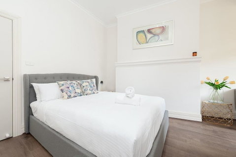 STUNNING SYDNEY HOME 9 - Kalgoorlie Accommodation 2