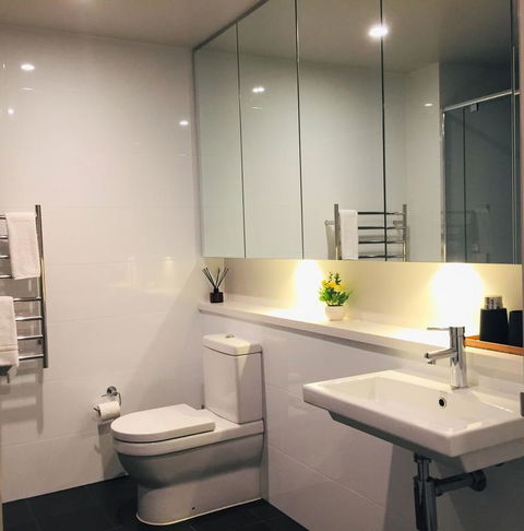 Stylish 2BR With Stunning Views - Sydney Olympic Park - Kalgoorlie Accommodation 3