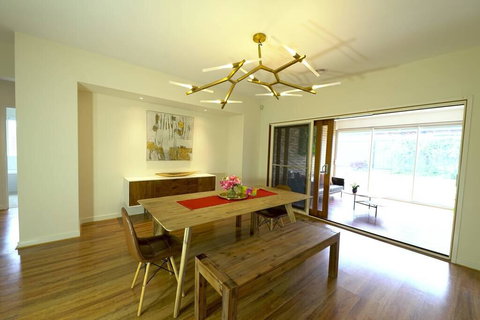 Stylish Luxe House For Big Group Near Shopping Center - Kalgoorlie Accommodation 3