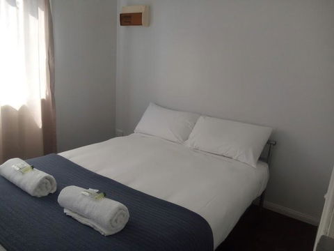 Summit Cabin - Kalgoorlie Accommodation 0