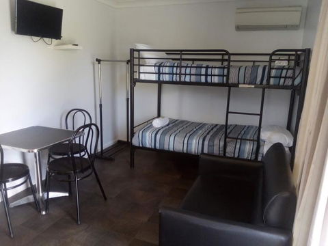 Summit Cabin - Kalgoorlie Accommodation 1