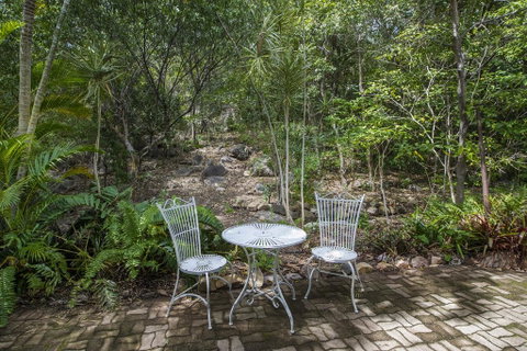 Sunbird Retreat - Kalgoorlie Accommodation 1