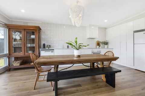 SUNKISSED - MORNINGTON - Kalgoorlie Accommodation 0