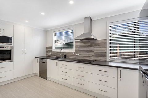 Sunset Beach House - Soldiers Point Sleeps 9 - Kalgoorlie Accommodation 3