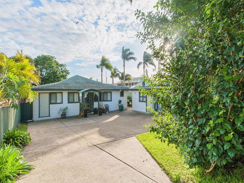 Sunset Beach House - Soldiers Point Sleeps 9 - Kalgoorlie Accommodation 2