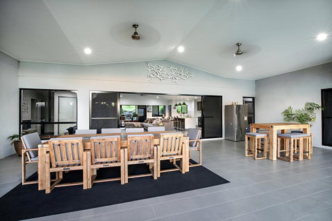 Sunset Penthouse Couples Retreat, Close To Airlie Beach, Champagne On Arrival - Kalgoorlie Accommodation 2