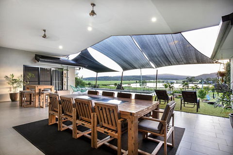 Sunset Retreat Airlie Beach Rural Getaway - Kalgoorlie Accommodation 3