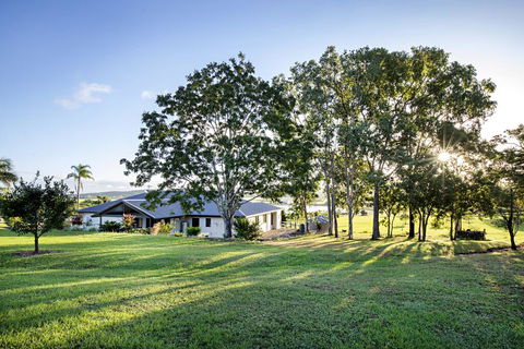 Sunset Retreat Airlie Beach Rural Getaway - Kalgoorlie Accommodation 1