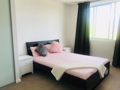 Sunset View 2 Bedroom Apt Next To Station - Kalgoorlie Accommodation 2