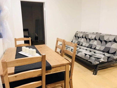 Sunset View 2 Bedroom Apt Next To Station - Kalgoorlie Accommodation 1