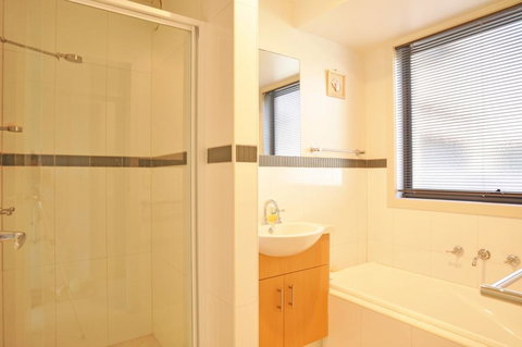 SUNSET WATERS - INLET SIDE - Kalgoorlie Accommodation 3