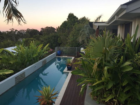 Sunshine Coast Tropical Getaway - Kalgoorlie Accommodation 1