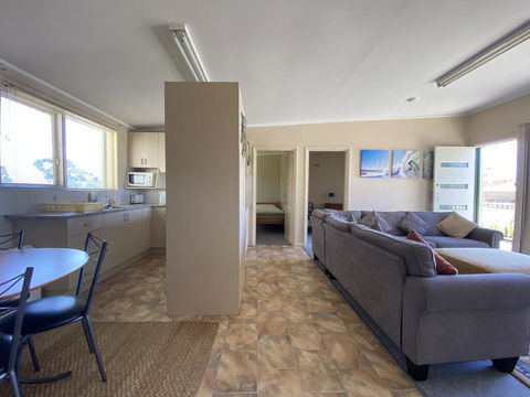 Surf Beach Sanctuary - Kalgoorlie Accommodation 3
