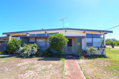 Surfs Up - Kalgoorlie Accommodation 0