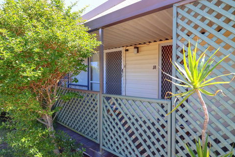 Surfs Up - Kalgoorlie Accommodation 1