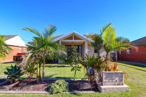 Surfside - Kalgoorlie Accommodation 0